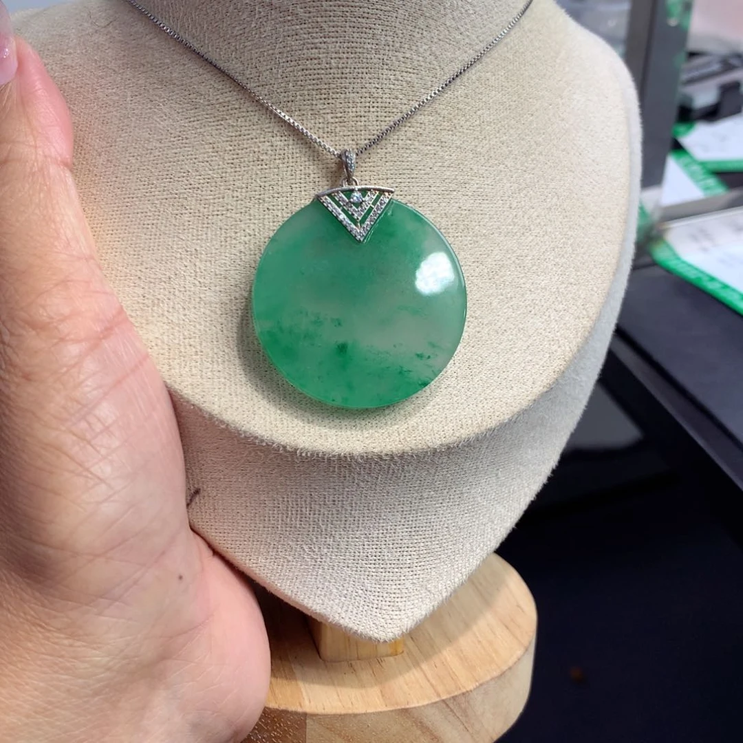 颈饰银S925镶嵌石英质玉（非洲翠）