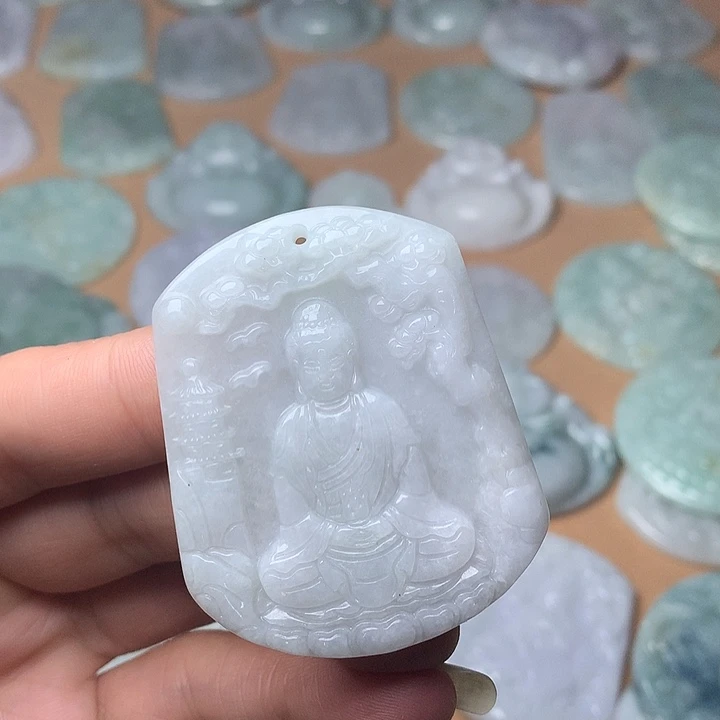 翡翠未镶嵌颈饰大日如来