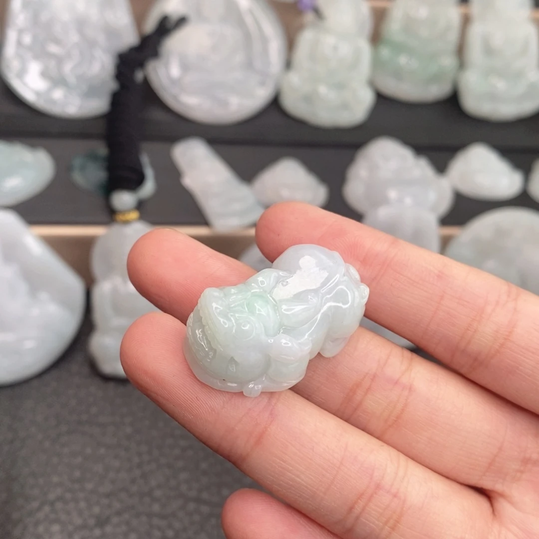 颈饰未镶嵌翡翠貔貅