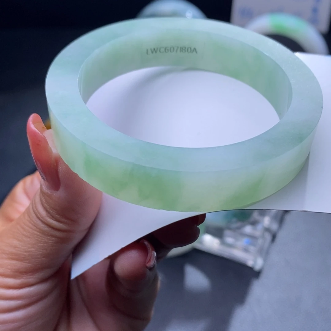 定制翡翠未镶嵌翡翠手镯