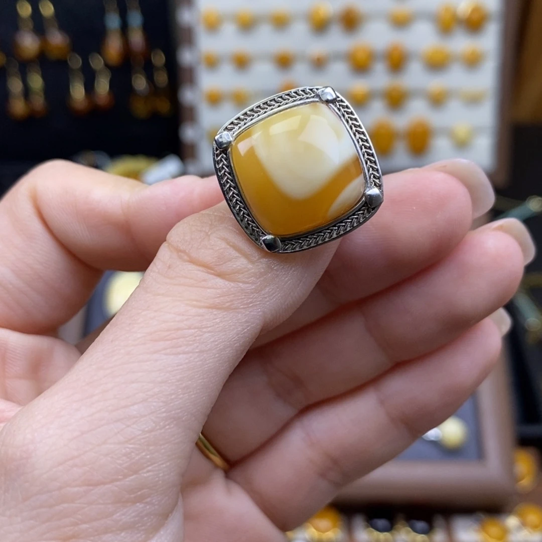 裸石琥珀未镶嵌成品