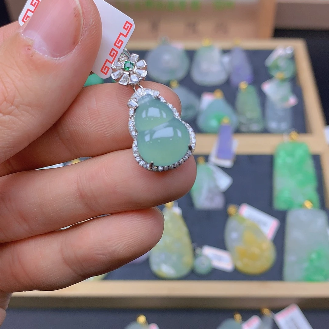 翡翠颈饰未镶嵌翡翠