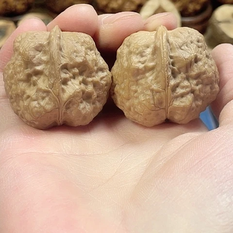 文玩核桃把件木氏蛤蟆头带彩磕尖38