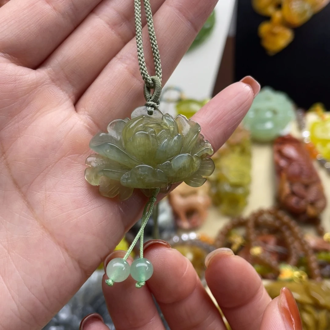 未镶嵌蛇纹石玉颈饰