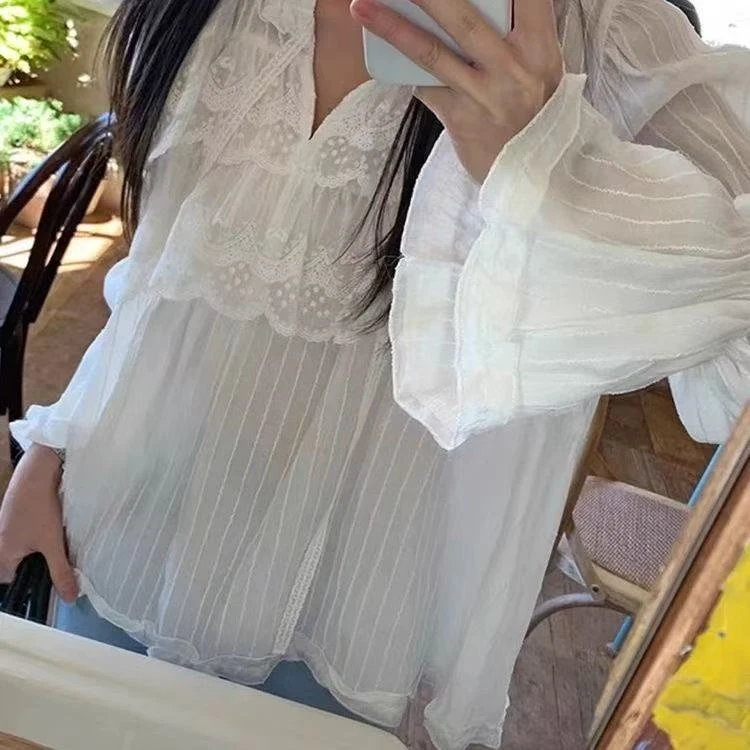惊艳感满满！法式镂空花边拼接喇叭袖衬衫女2025高级感韩系上衣潮