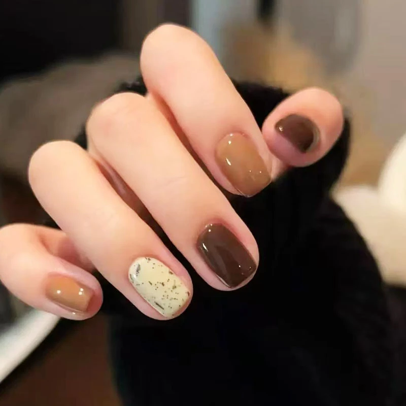 棕咖跳色美拉德穿戴甲秋冬新短款日常简约时尚显白高级感美甲贴片