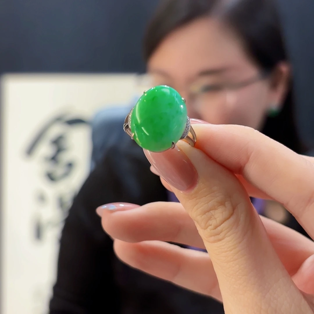 翡翠戒指18K金镶嵌虎*?戒指