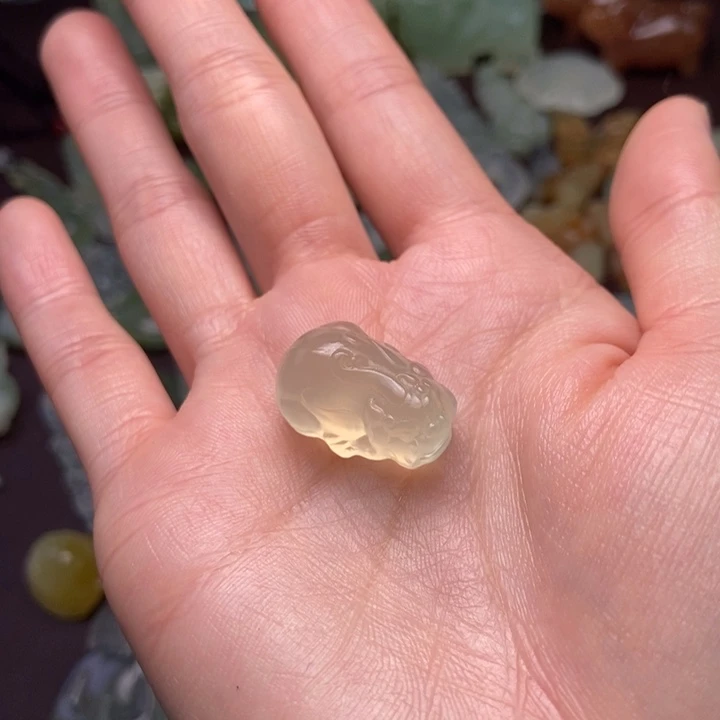 月****蛇纹石玉未镶嵌颈饰