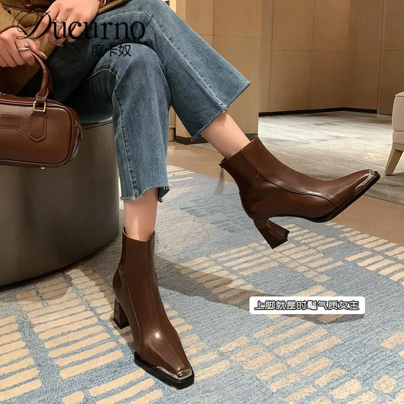 里外全皮~轻奢风金属小方头粗跟厚拉炼及踝靴法式高跟棕色短靴