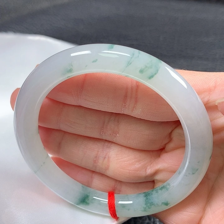 翡翠未镶嵌手镯（圆镯）