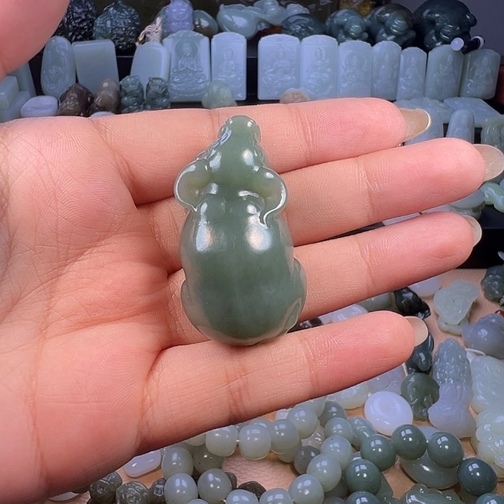 许***草颈饰未镶嵌和田玉