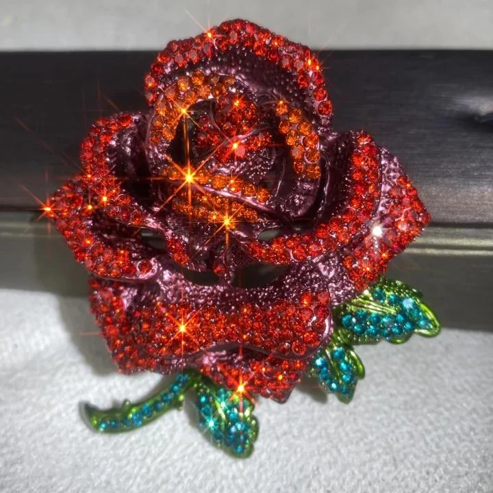 7326【胸针】轻奢精品白金色女士胸针