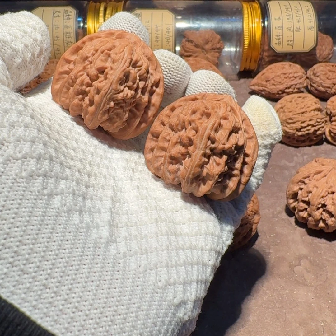 文玩核桃把件41三角白