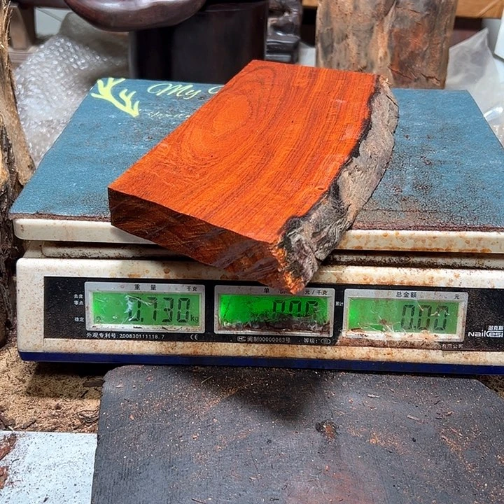 檀香紫檀（小叶紫檀）熊*