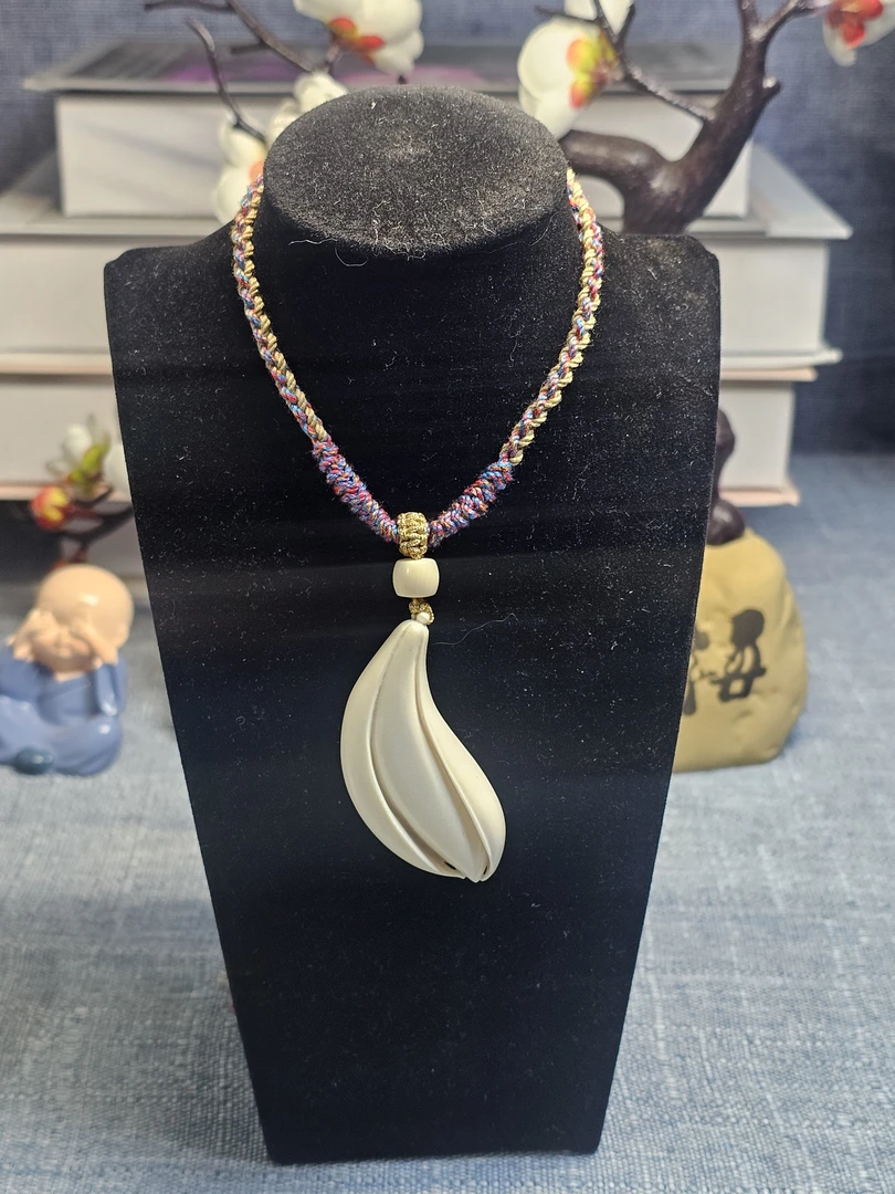 天然猛犸牙满纹玉兰花吊坠毛衣链