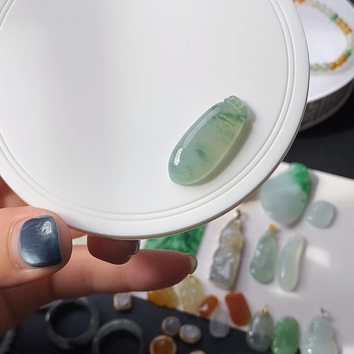 翡翠未镶嵌颈饰冰飘花福瓜