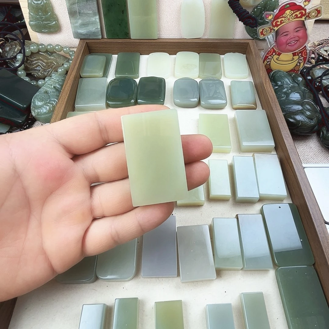 随***c和田玉未镶嵌颈饰