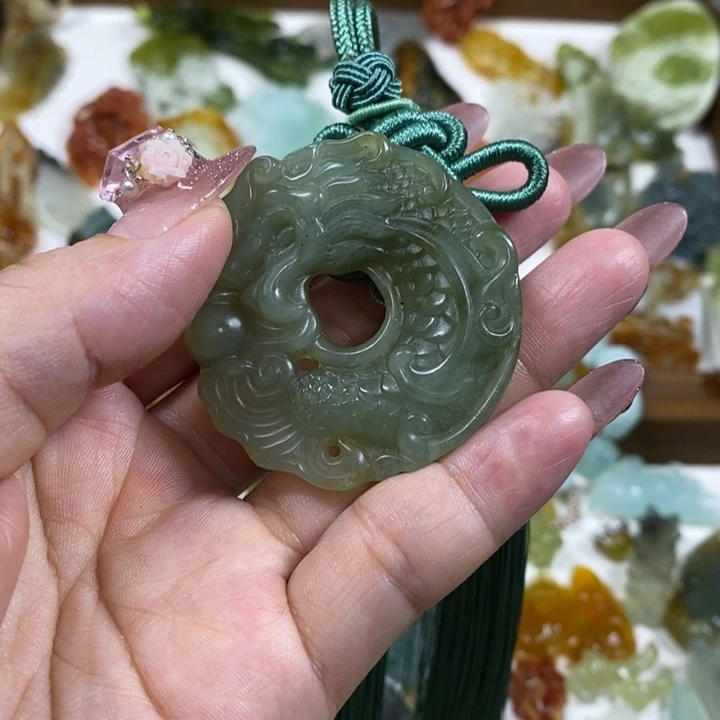未镶嵌蛇纹石玉吊坠
