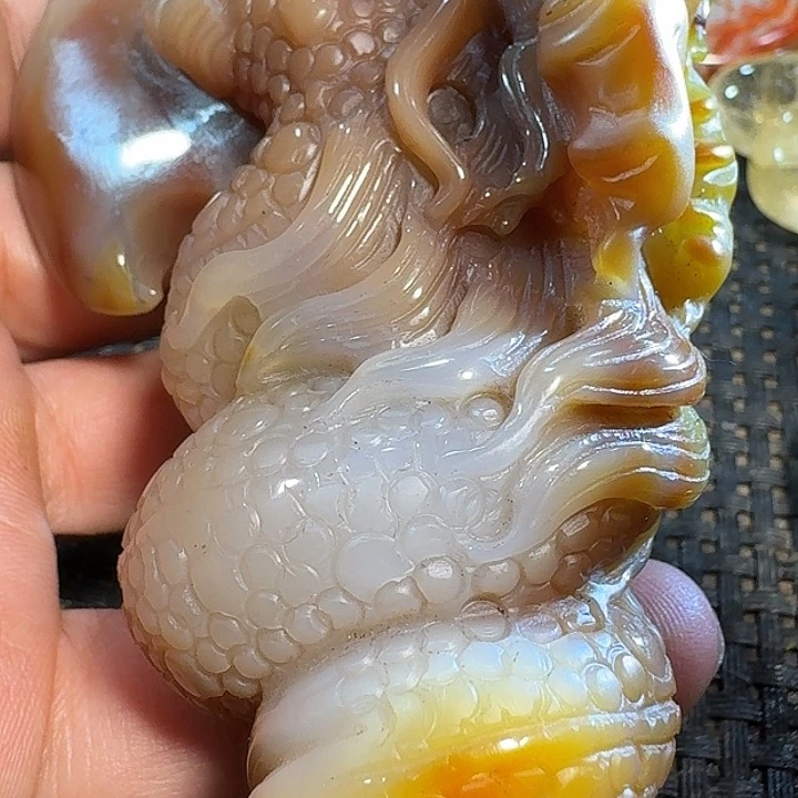 担***月未镶嵌颈饰水晶好