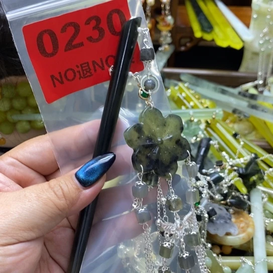 晓***米未镶嵌蛇纹石玉发簪