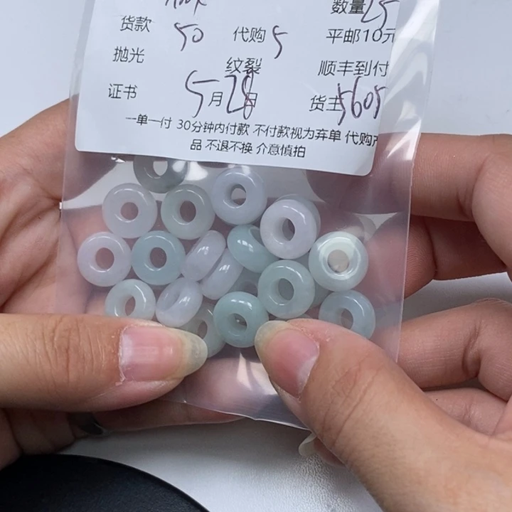 翡翠未镶嵌颈饰?*笑翡翠吊坠