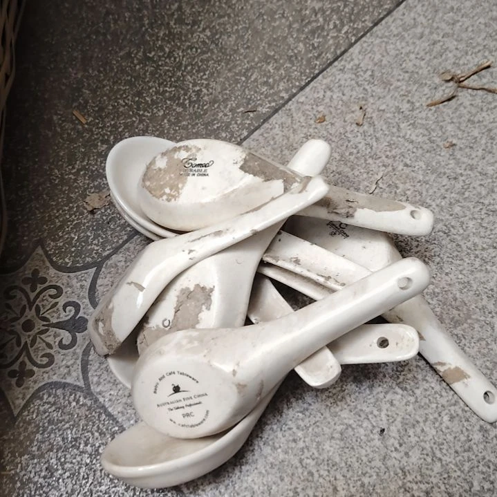 瓷片陶瓷盘子碗啥都有