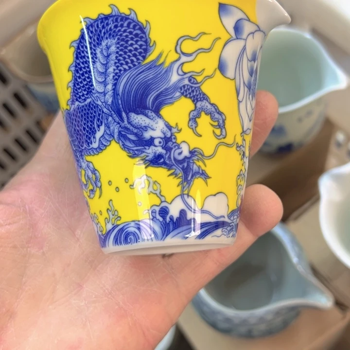瓷片白青花黄釉龙出海公道杯