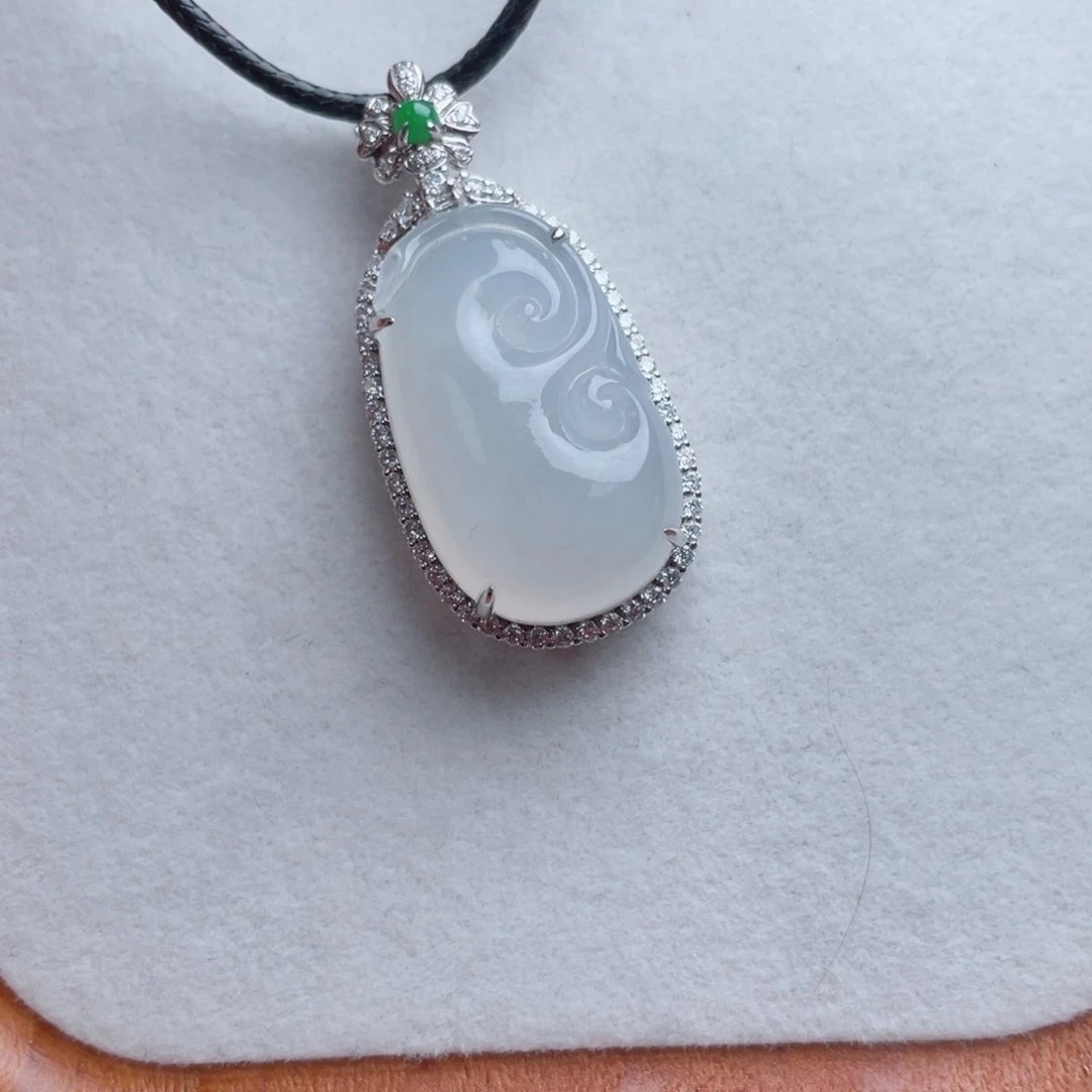 翡翠18K金镶嵌颈饰翡翠