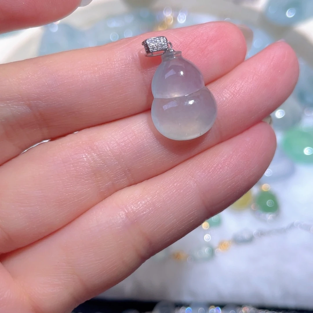 翡翠18K金镶嵌颈饰翡翠