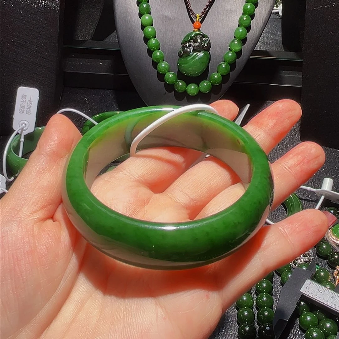 未镶嵌手镯和田玉佳*