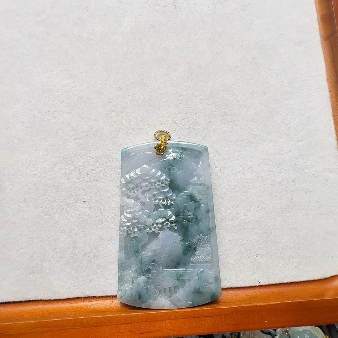 翡翠未镶嵌吊坠(赠链)