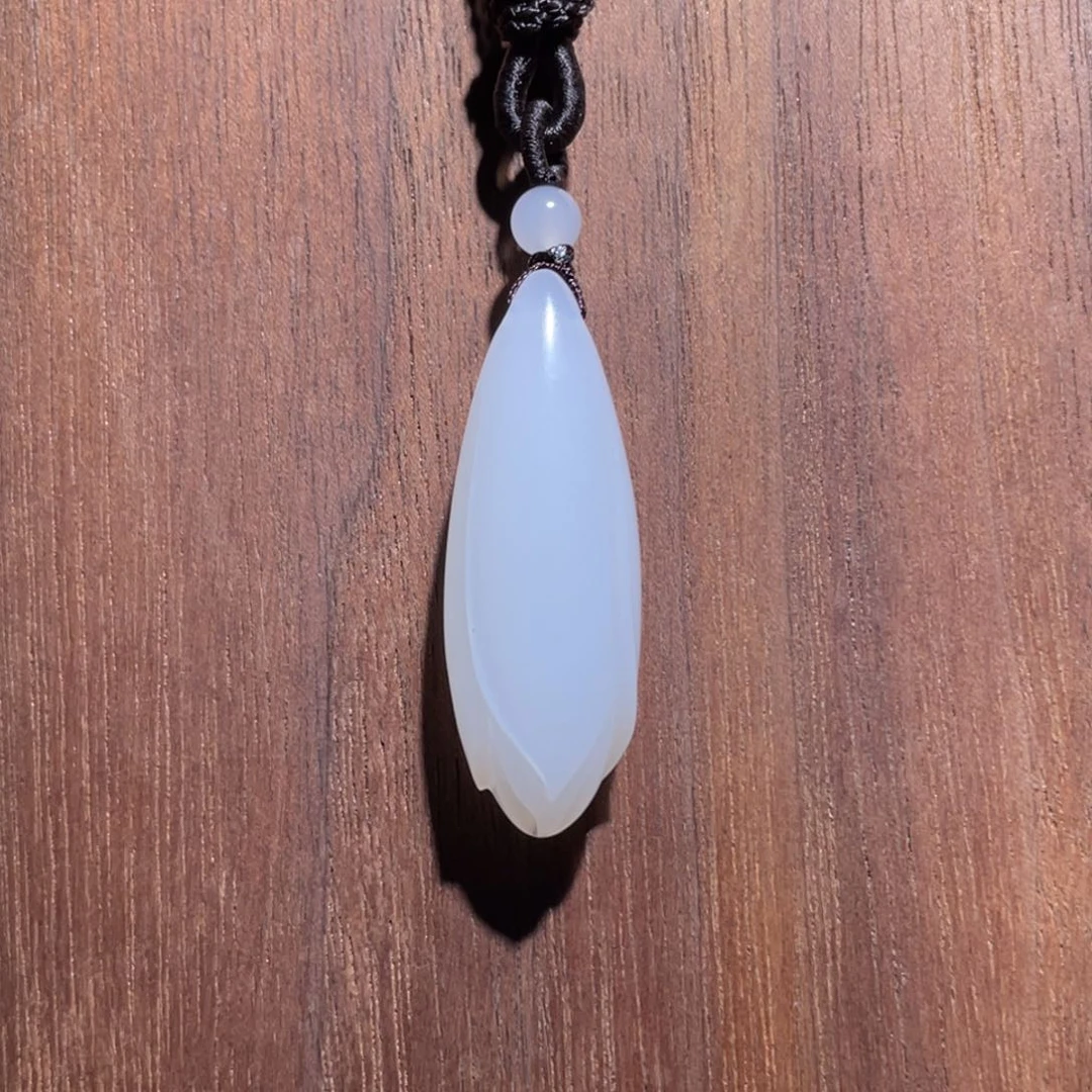 未镶嵌手链和田玉玉兰花吊坠