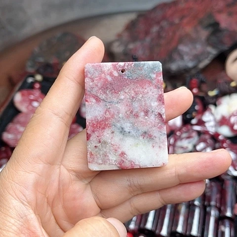 【闪购商品】天然辰砂石**美天然原矿朱砂吊坠