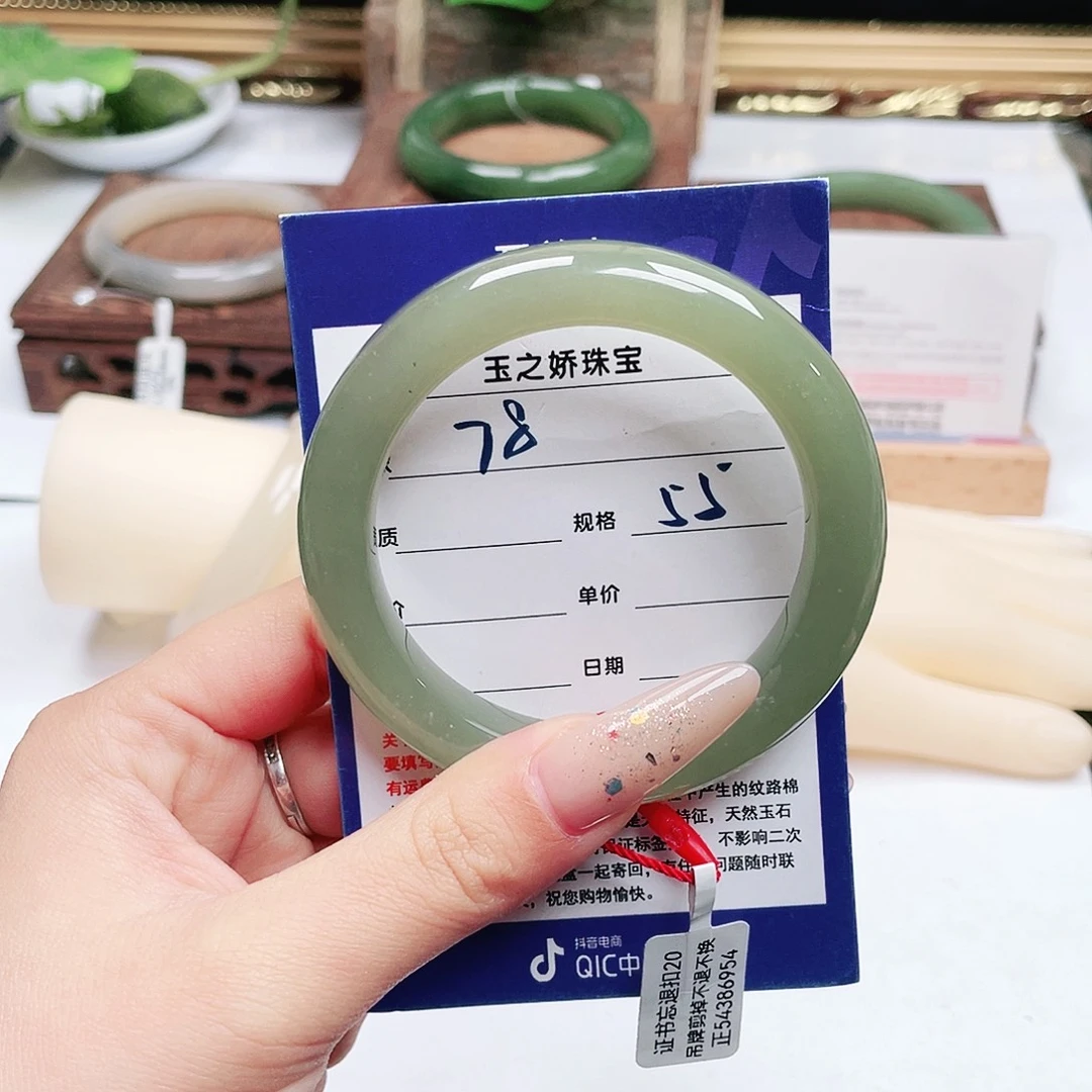 和田玉未镶嵌手镯