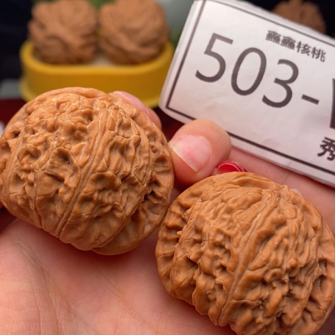 桃核把件白狮子42……