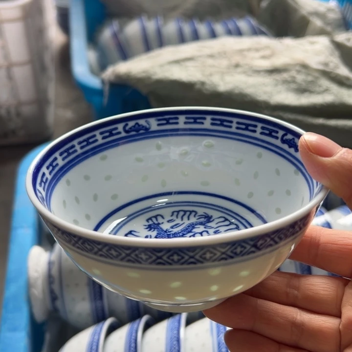 陶瓷青花玲珑的5寸饭碗