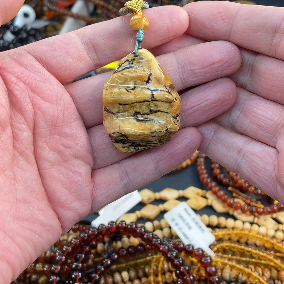 C***•琥珀未镶嵌裸石吊坠