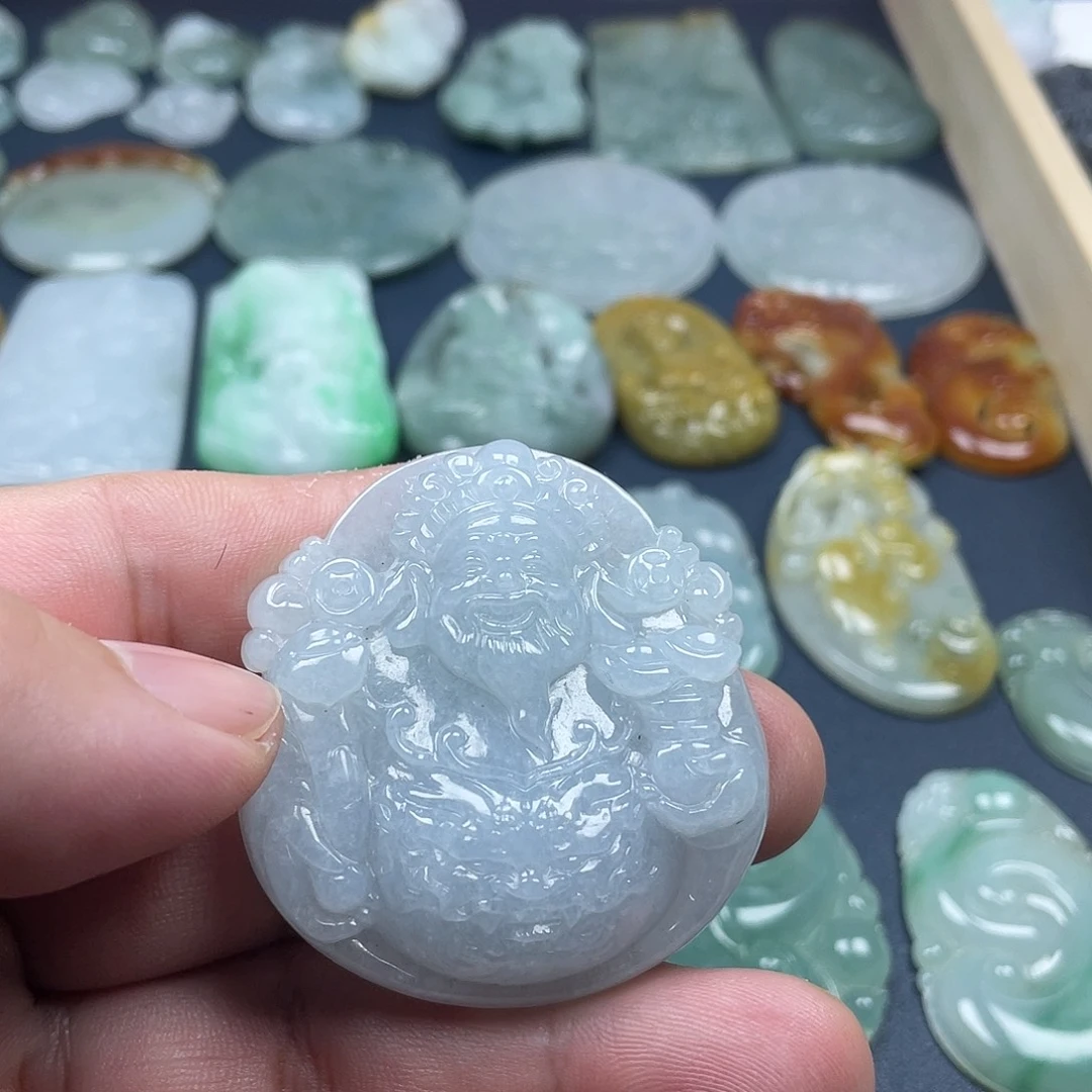 翡翠未镶嵌颈饰黄财神