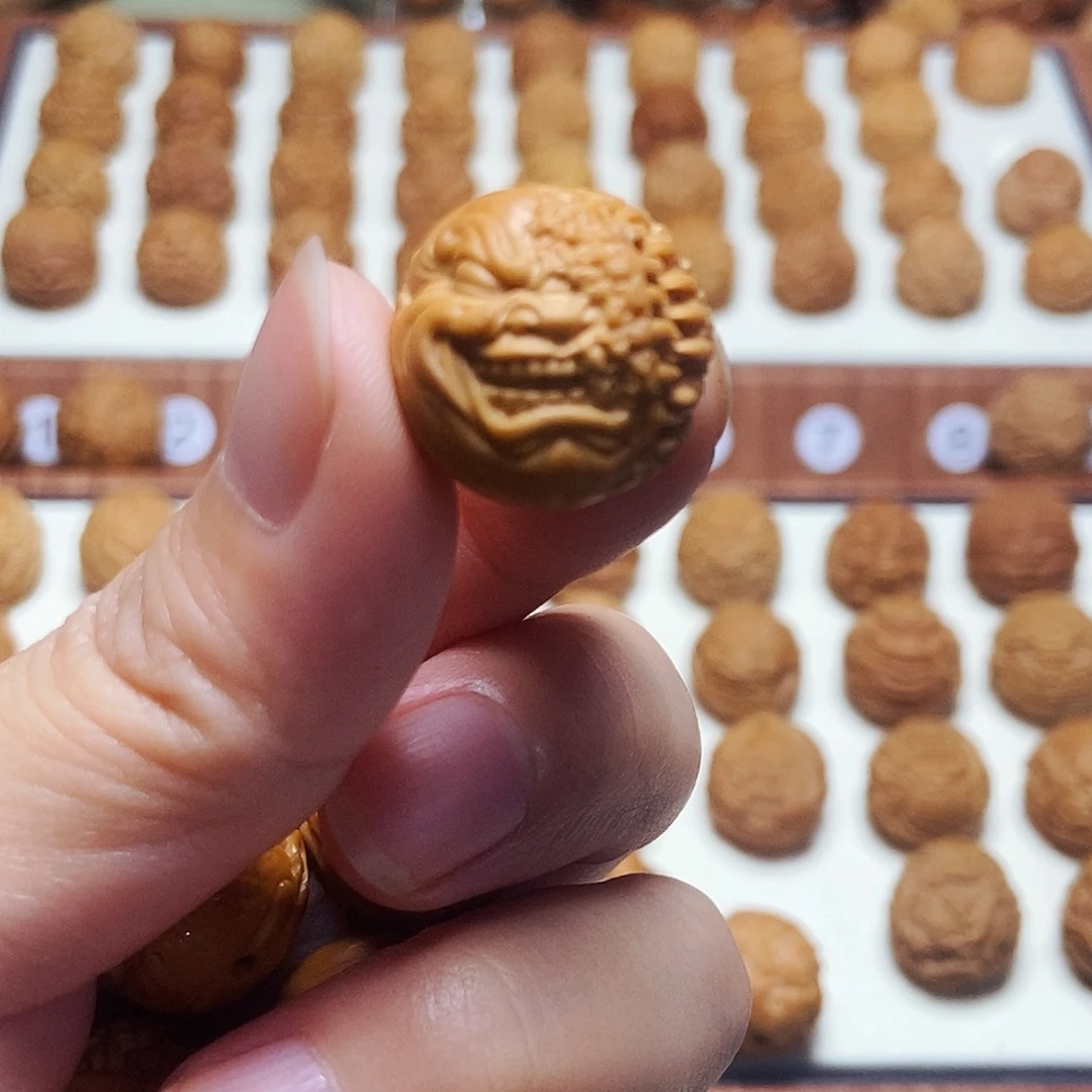 把件桃核风**.龙文恶僧