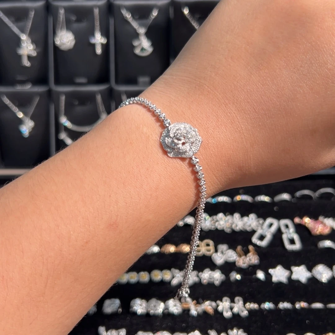 铂Pt950镶嵌手链钻石山茶花