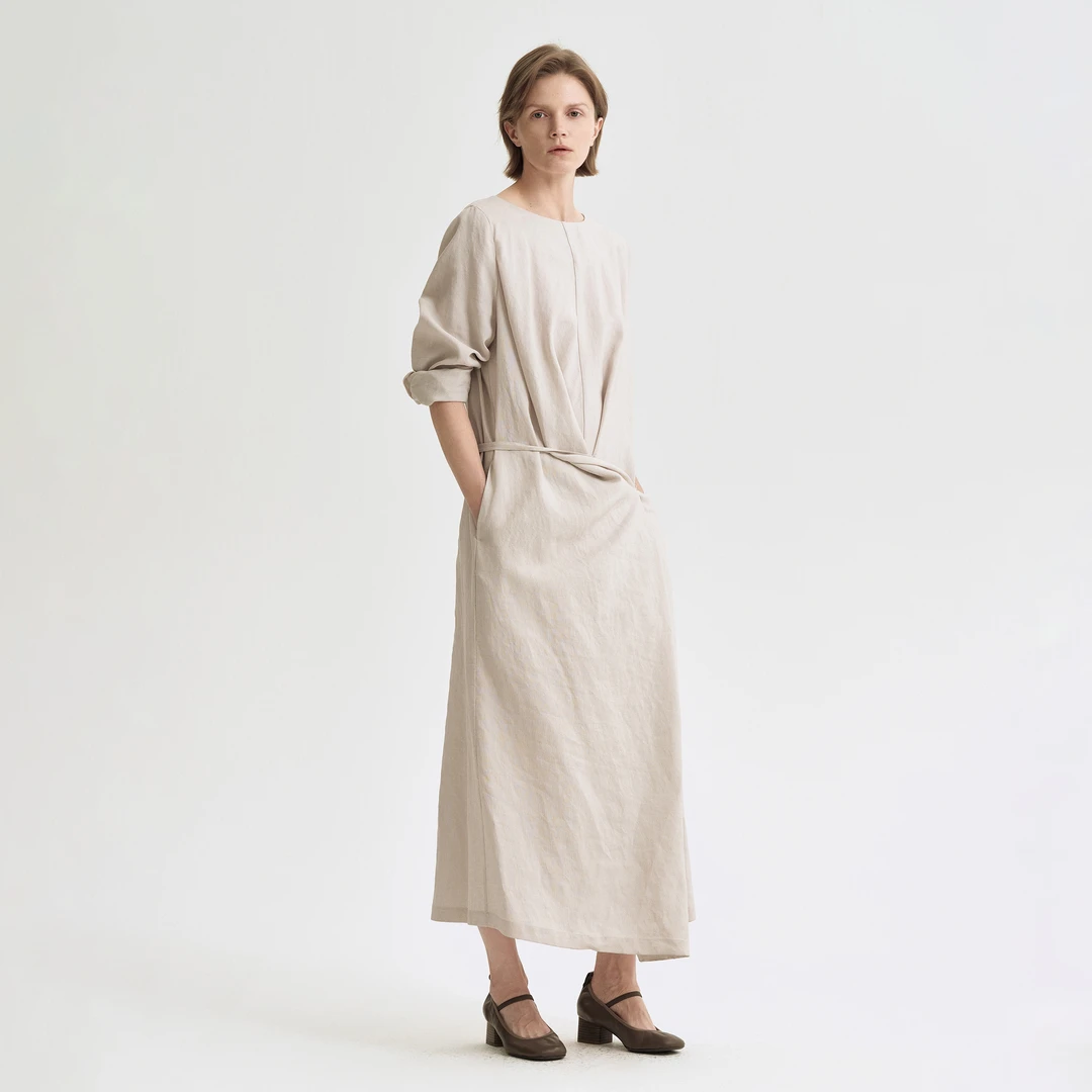 白弓BAIGONG/植物系美学不规则抽褶质朴亚麻连衣裙53558X