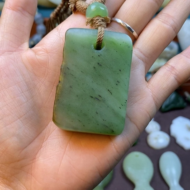 Y***o和田玉（碧玉）未镶嵌颈饰