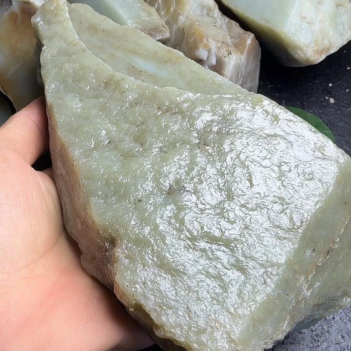 和田玉（糖玉）未镶嵌珠宝奇石