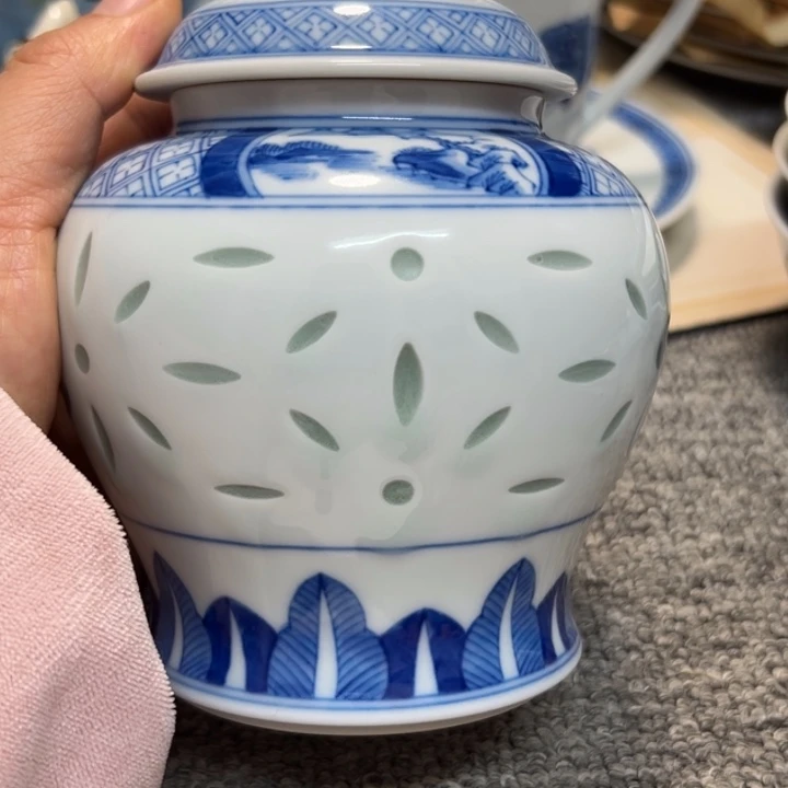 T***p盖罐景德镇陶瓷青花玲珑盖罐
