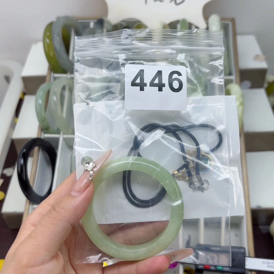 蛇纹石玉未镶嵌手镯泡*”