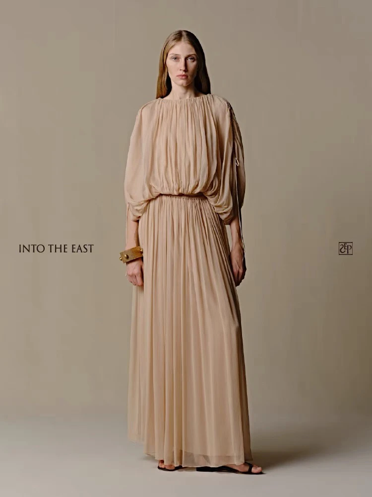 Into The East裸粉真丝抽绳上衣