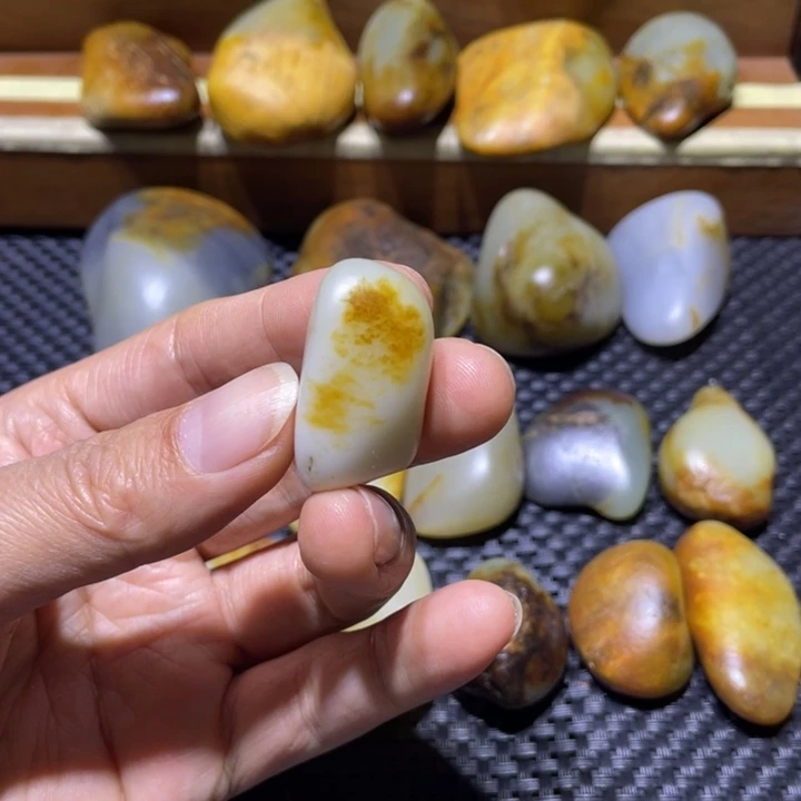 和田玉未镶嵌珠宝奇石