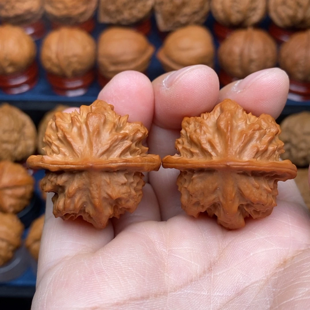 文玩核桃把件手捻蝴蝶龙脊