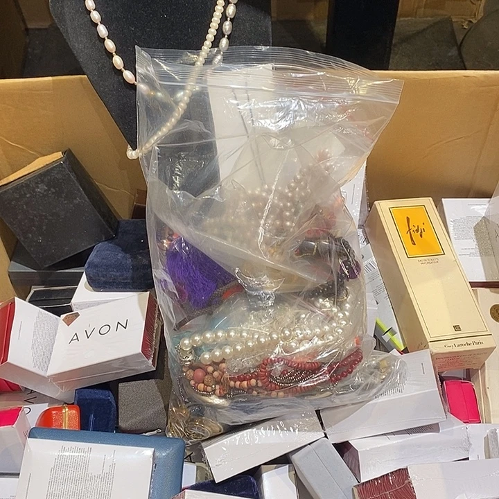 啊***吧中古香水沐浴露持久留香
