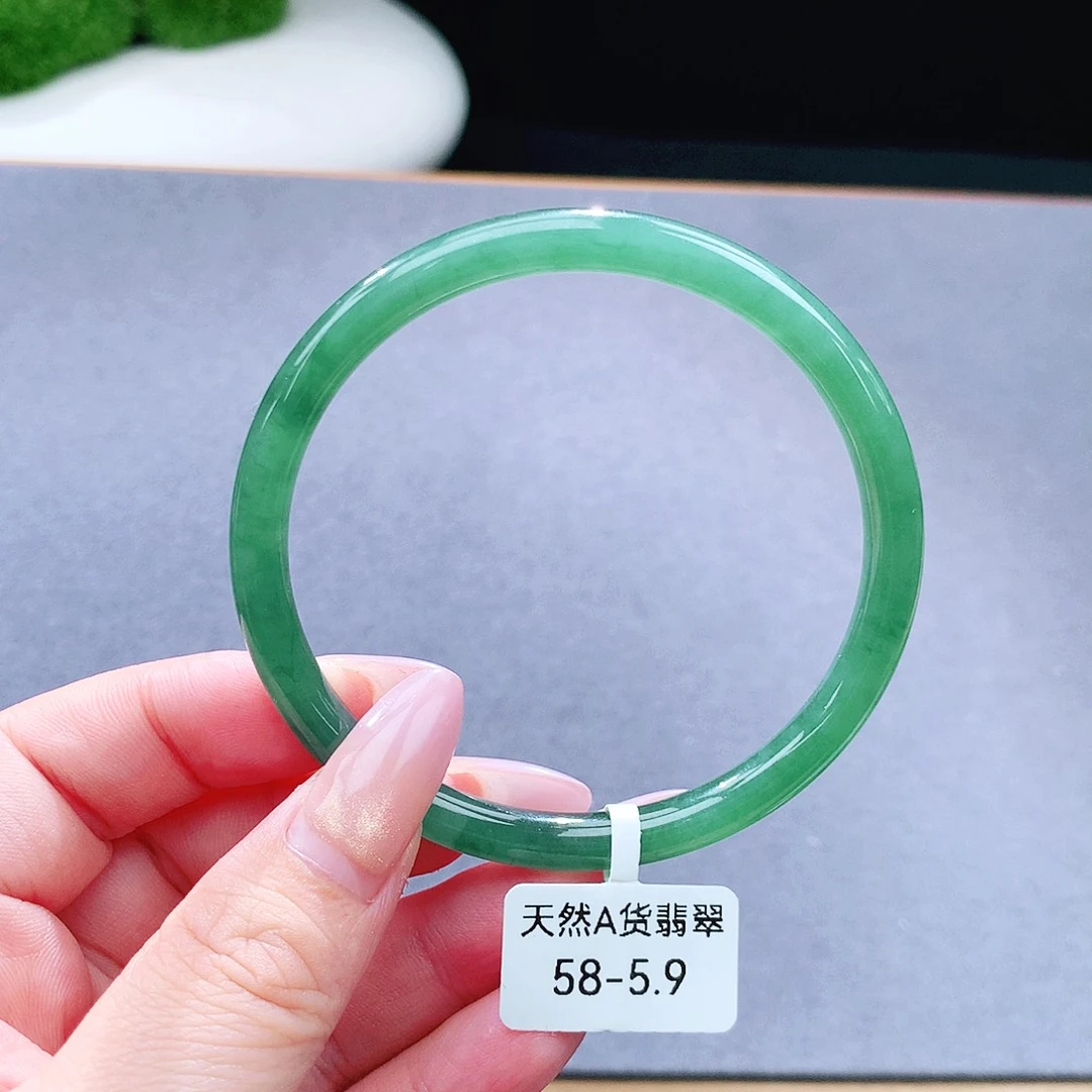 未镶嵌手镯（圆镯）翡翠